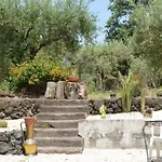 לינה וארוחת בוקר Zest House 3*
